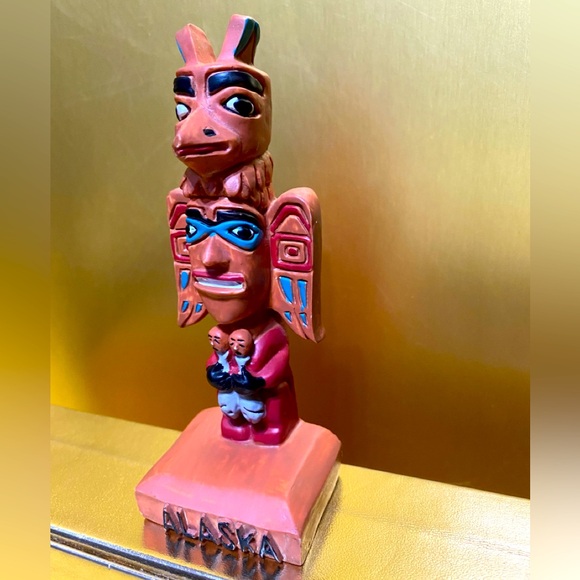 NATIVE AMERICAN VINTAGE TOTEM POLE ALASKA SOUVENIR RESIN 5” - Picture 8 of 13